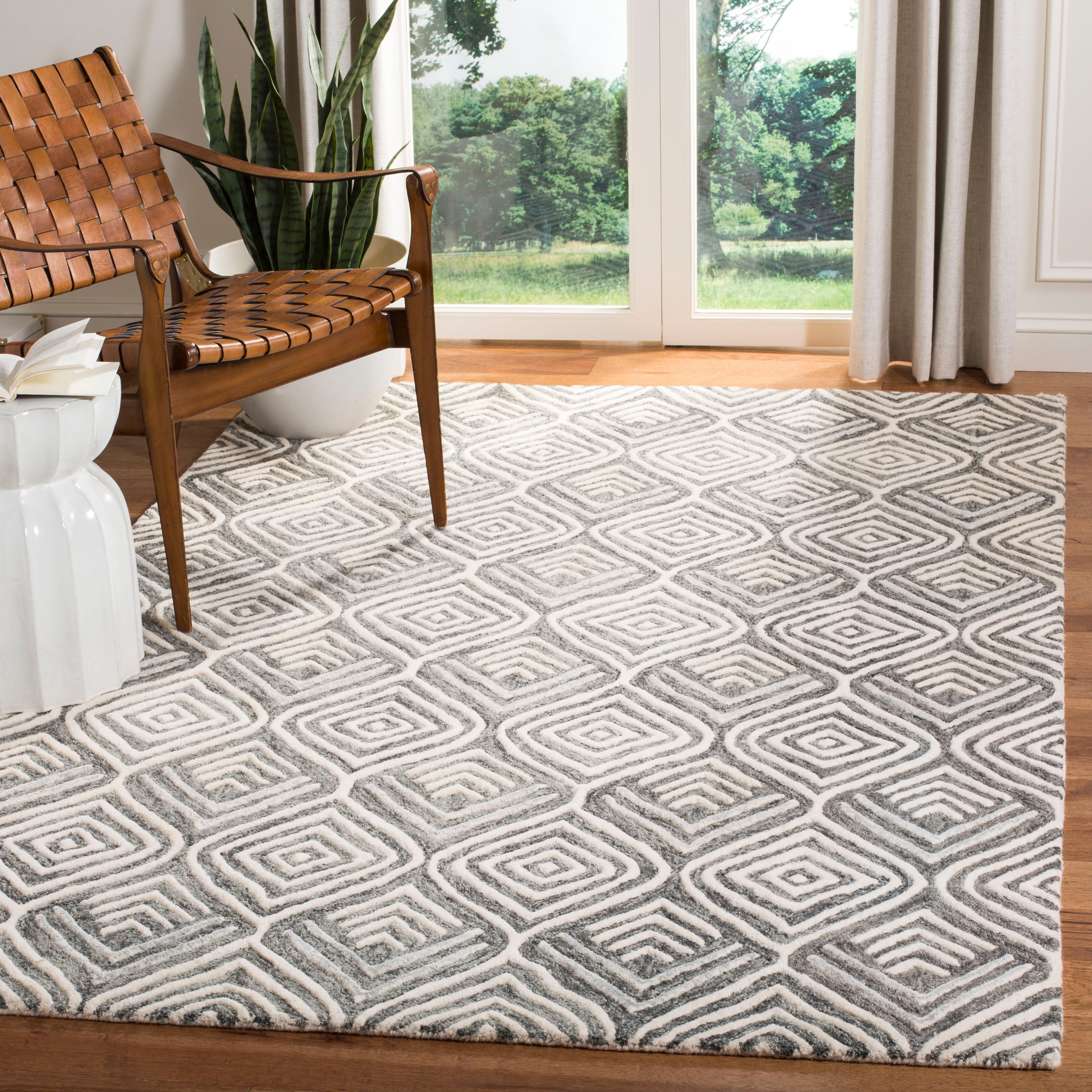 SAFAVIEH Blossom Anthony Trellis Geometric Wool Area Rug, Ivory/Grey, 6' x 6' Square