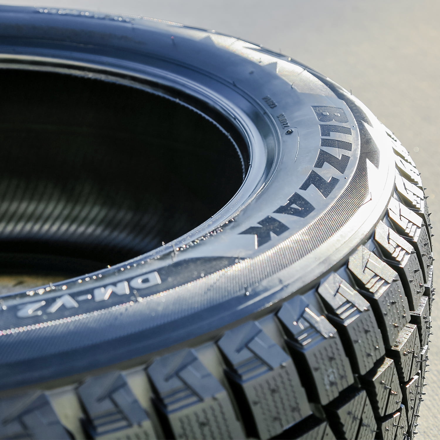 ブリヂストン BLIZZAK DM-V2 275/45R20 Bridgestone Blizzak DM-V2 275/45R20 110T XL (Studless) Snow Winter