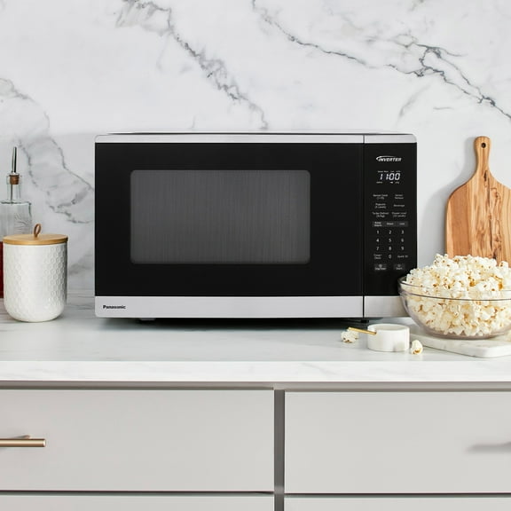 Panasonic 1.3 cu ft Countertop Microwave Oven in Stainless Steel
