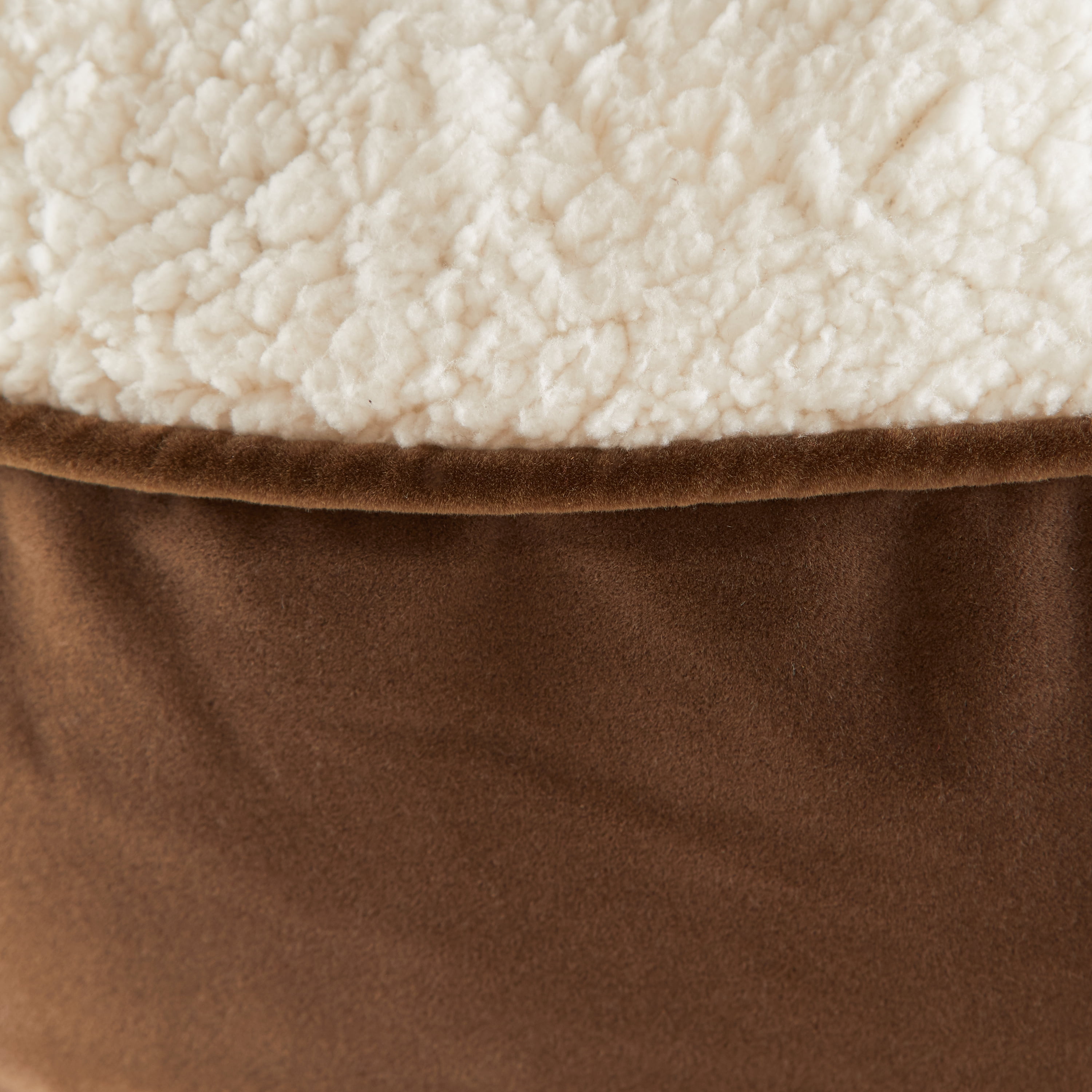 Happy Hounds Scout Sherpa Round Pillow Dog Bed, Latte, Extra Small (24 x 24 in.)