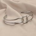 thumbnail image 1 of Brazalete para mujer, regalos para mujer, acero inoxidable, línea cuadrada entrelazada, brazalete abierto, pulsera geométrica en forma de C, pulsera C, 1 of 2