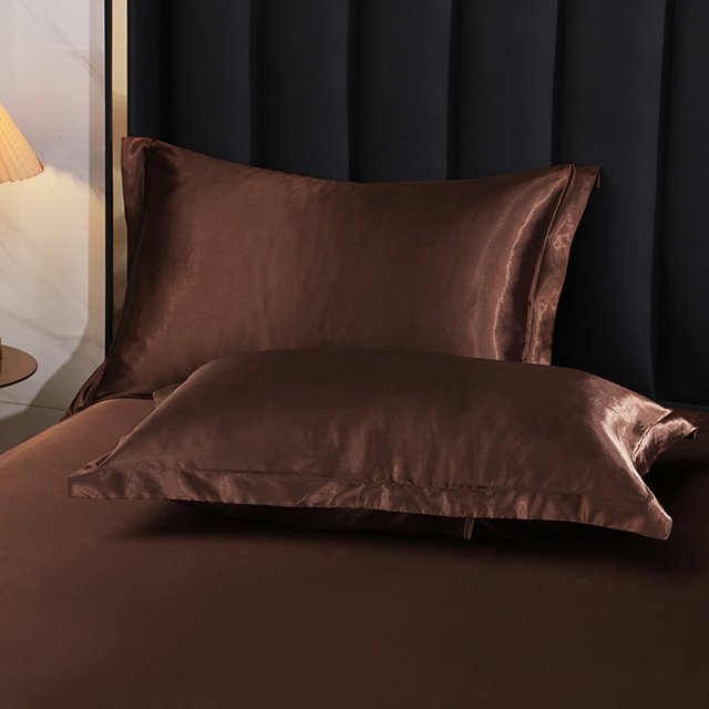 Xiao Hua 1 funda de almohada de seda de doble cara. Suave y agradable al tacto, esta funda de almohada proporciona un abrazo lujoso a la piel. 48 x 74 cm (color café oscuro).