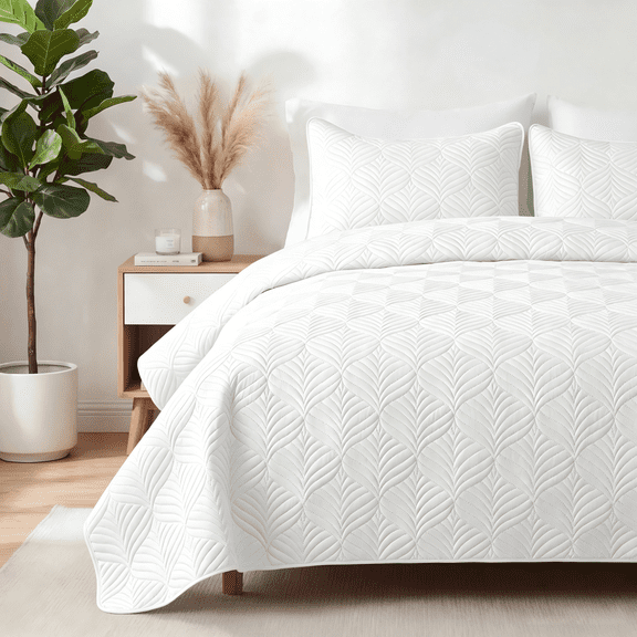 Whale Flotilla King Size Quilt Set, Soft Ultrasonic 96x104 Inch Bedding Set, Lightweight Bedspread Coverlet with Vintage Pattern, Reversible Bed Cover for All Seasons,White