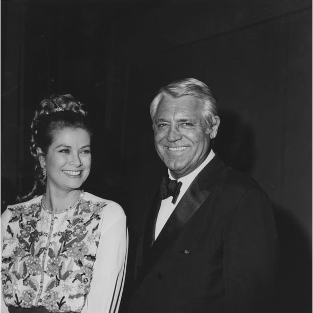 Grace Kelly and Cary Grant smiling Photo Print (8 x 10) - Walmart.com ...