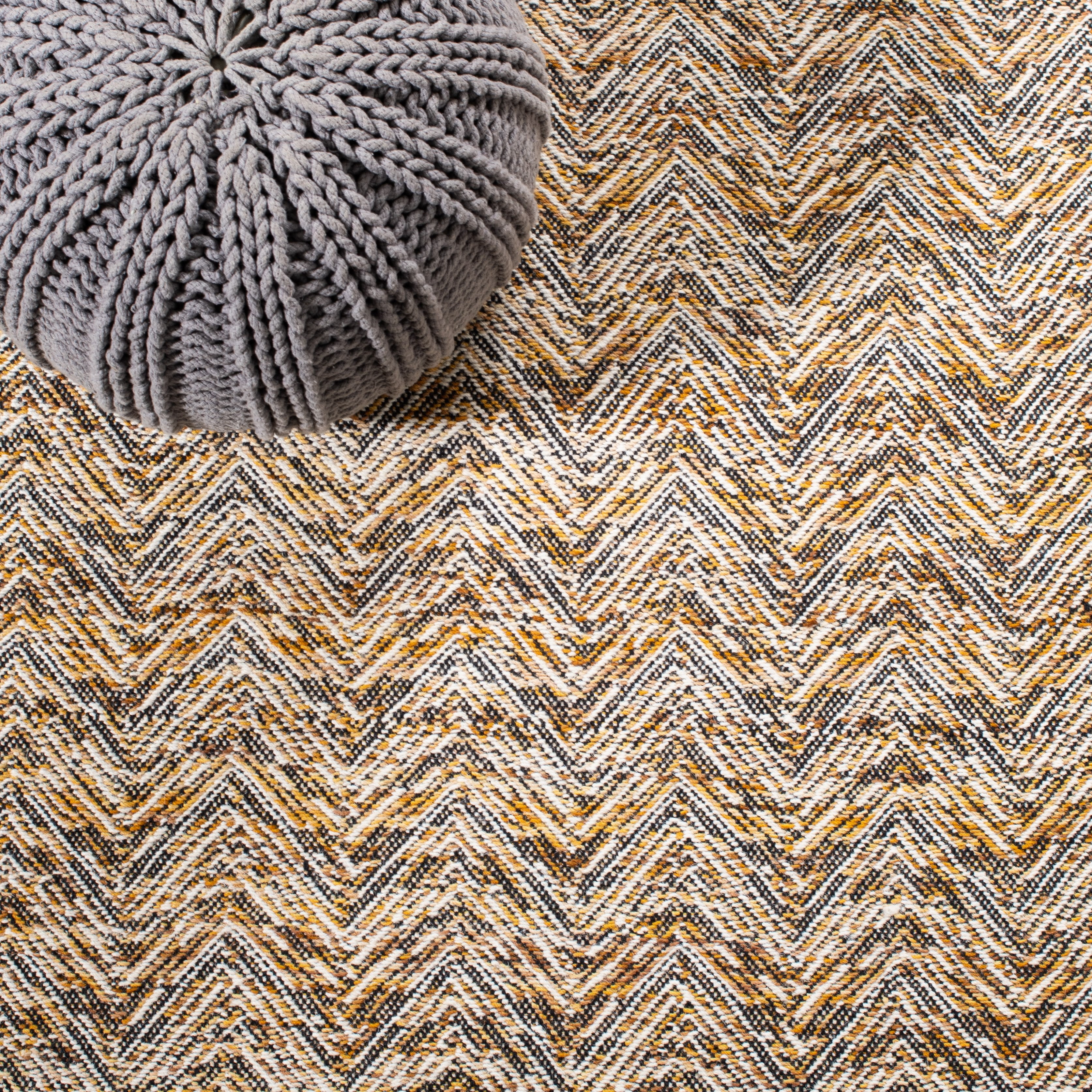 SAFAVIEH Kilim Torma Zig Zag Wool Area Rug, Gold/Black, 6' x 6' Round