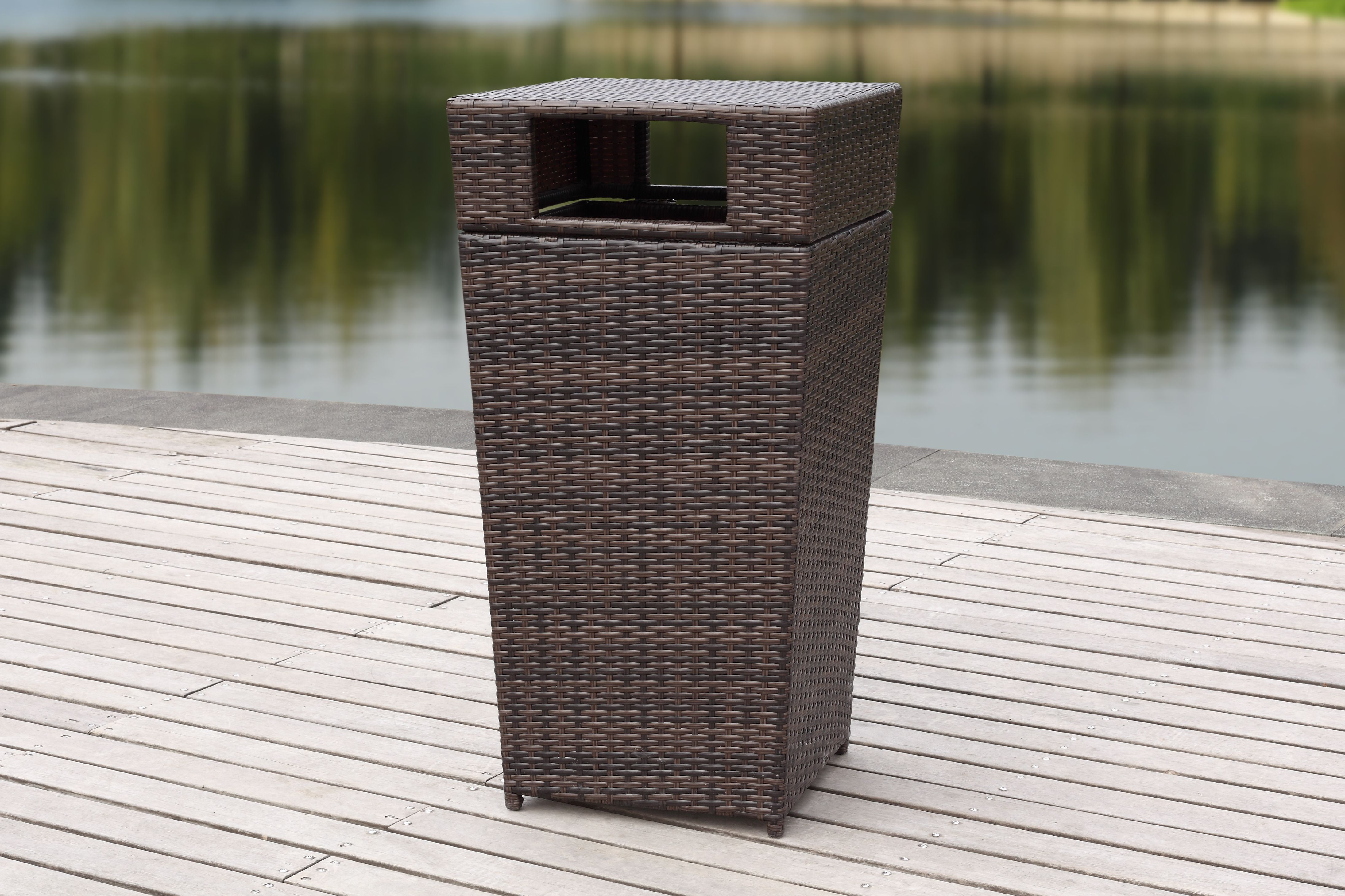 Safavieh Outdoor Wicker 18 Gallon Trash Bin
