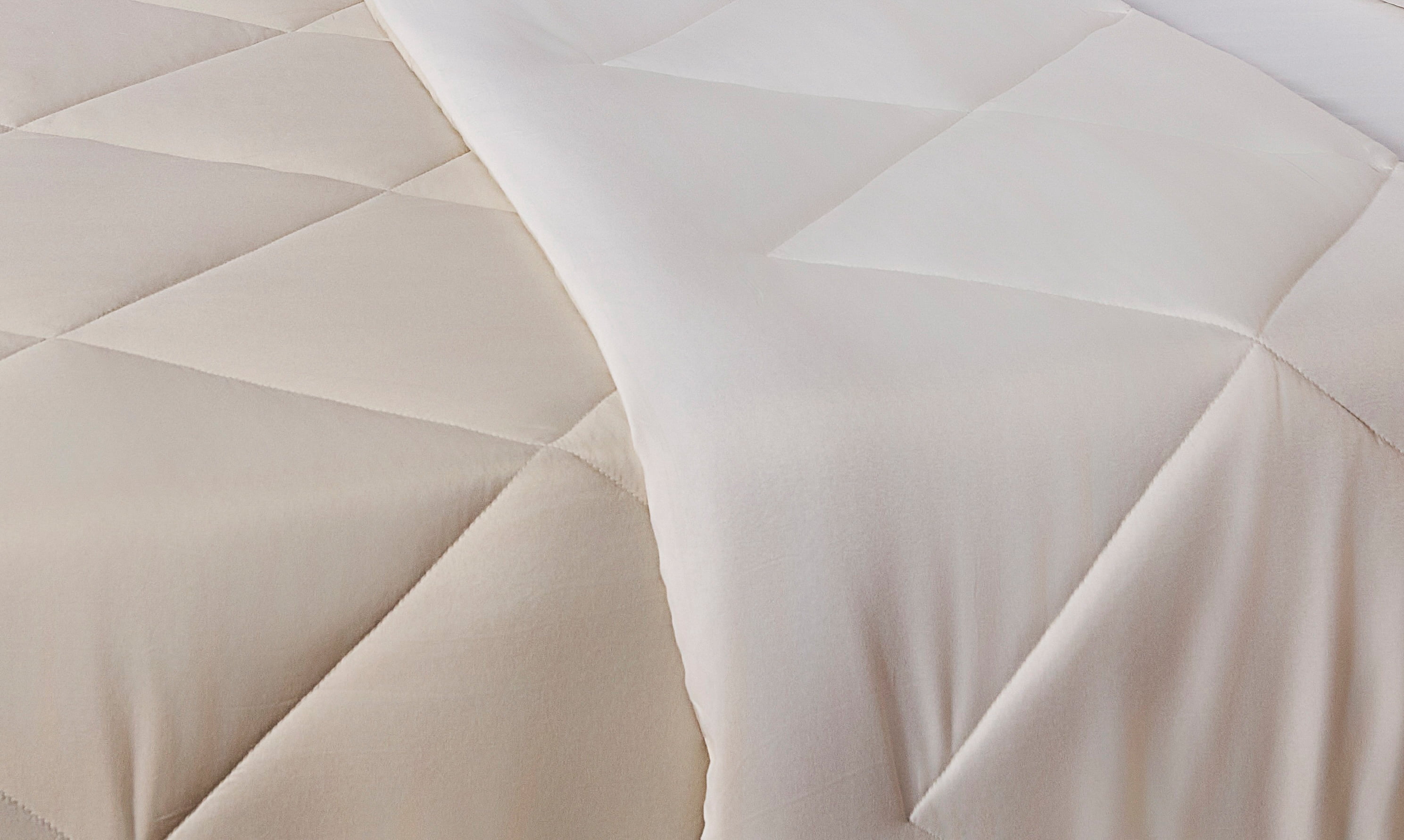 Mainstays Twin/Twin XL Comforter, All-Season Reversible Microfiber, Beige / Ivory