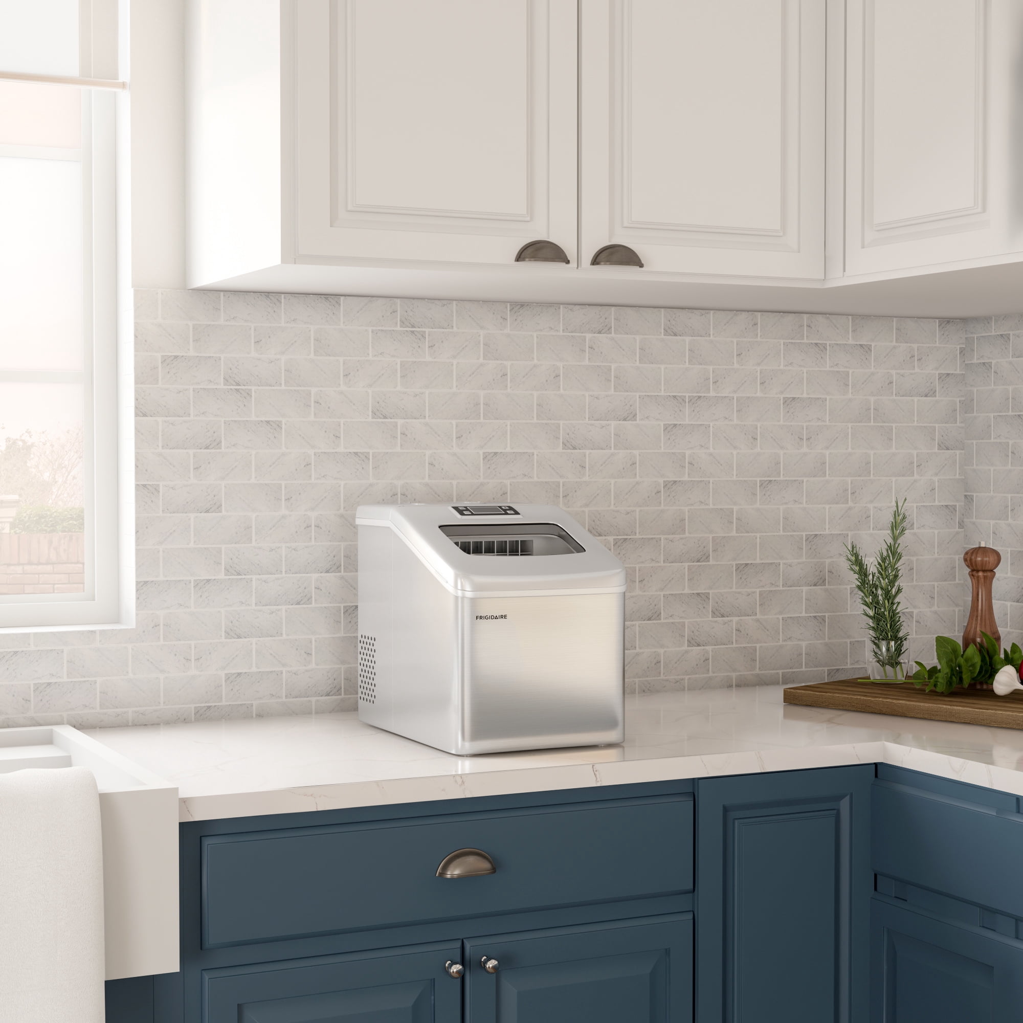 Frigidaire  40 lbs. Clear Ice Maker, Countertop Ice Machine with Square Ice for Home, Kitchen, Office, Bar, Stainless Steel