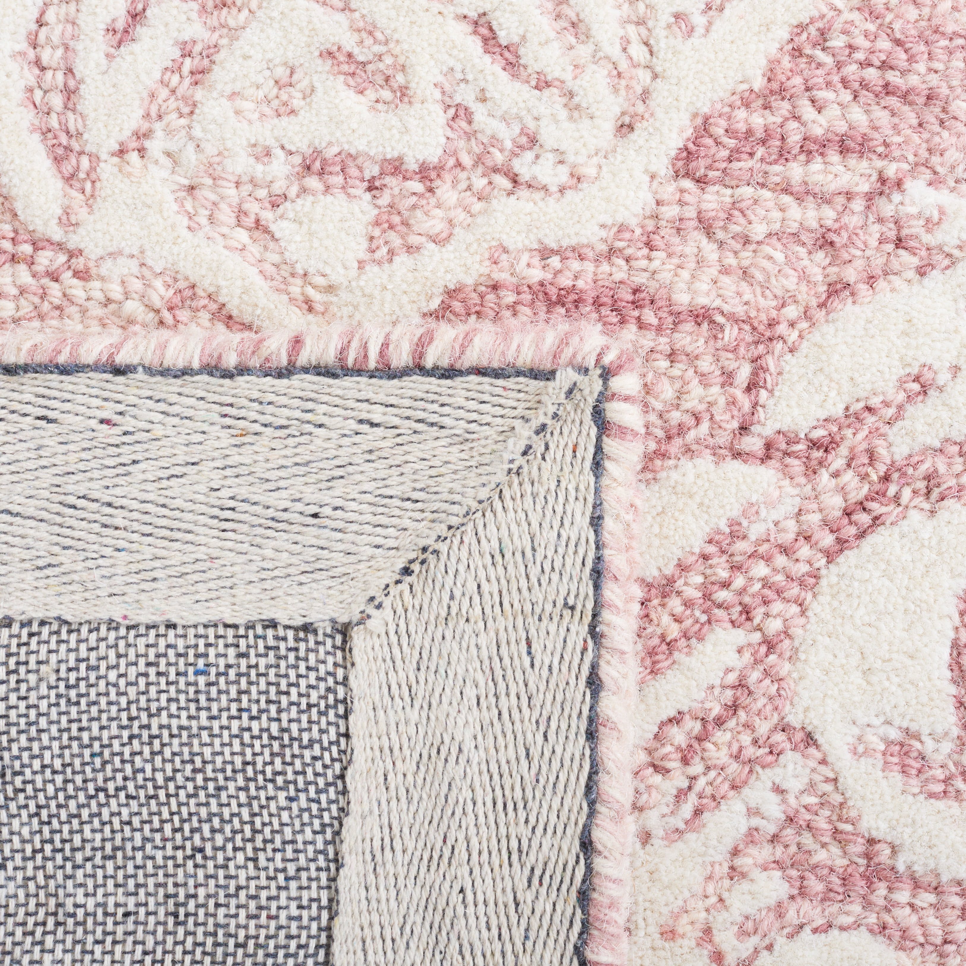 SAFAVIEH Metro Wayland Medallion Area Rug, Pink/Ivory, 6' x 6' Round