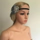 thumbnail image 1 of Diadema de plumas perfecl estilo Flapper de los años 20 Gris, 1 of 7