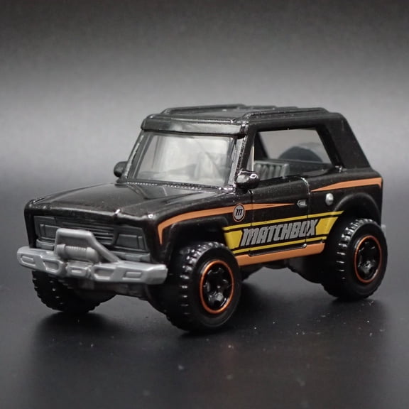 Open Box INTERNATIONAL SCOUT W HITCH 1:64 SCALE COLLECTIBLE DIORAMA DIECAST MODEL CAR