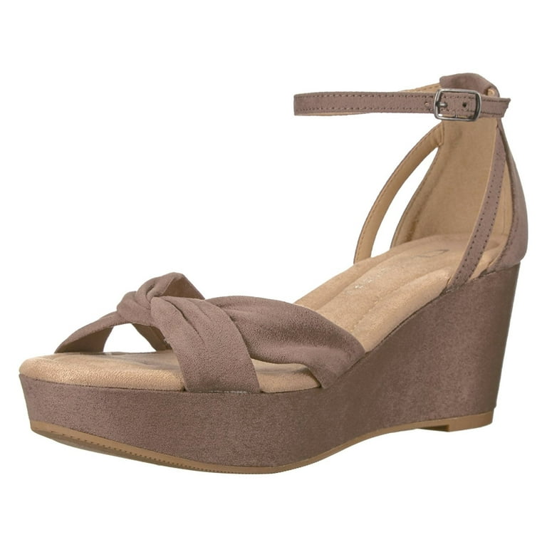 CL by Chinese Laundry Women s Devin Wedge Sandal