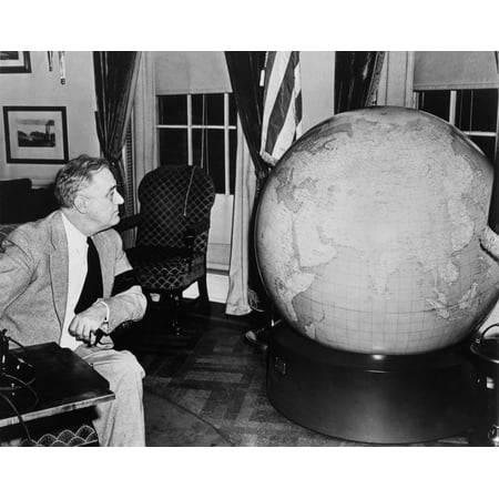 Franklin Presents - Franklin Roosevelt Examines A Globe Presented To Him By The US Army Dec 25 History