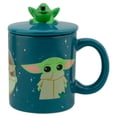 thumbnail image 3 of Taza Grande Cerámica con Tapa Esculpida en 3D, Diseño Mandalorian Baby Yoda, Star Wars Capacidad 532 ml, Azul, 3 of 4