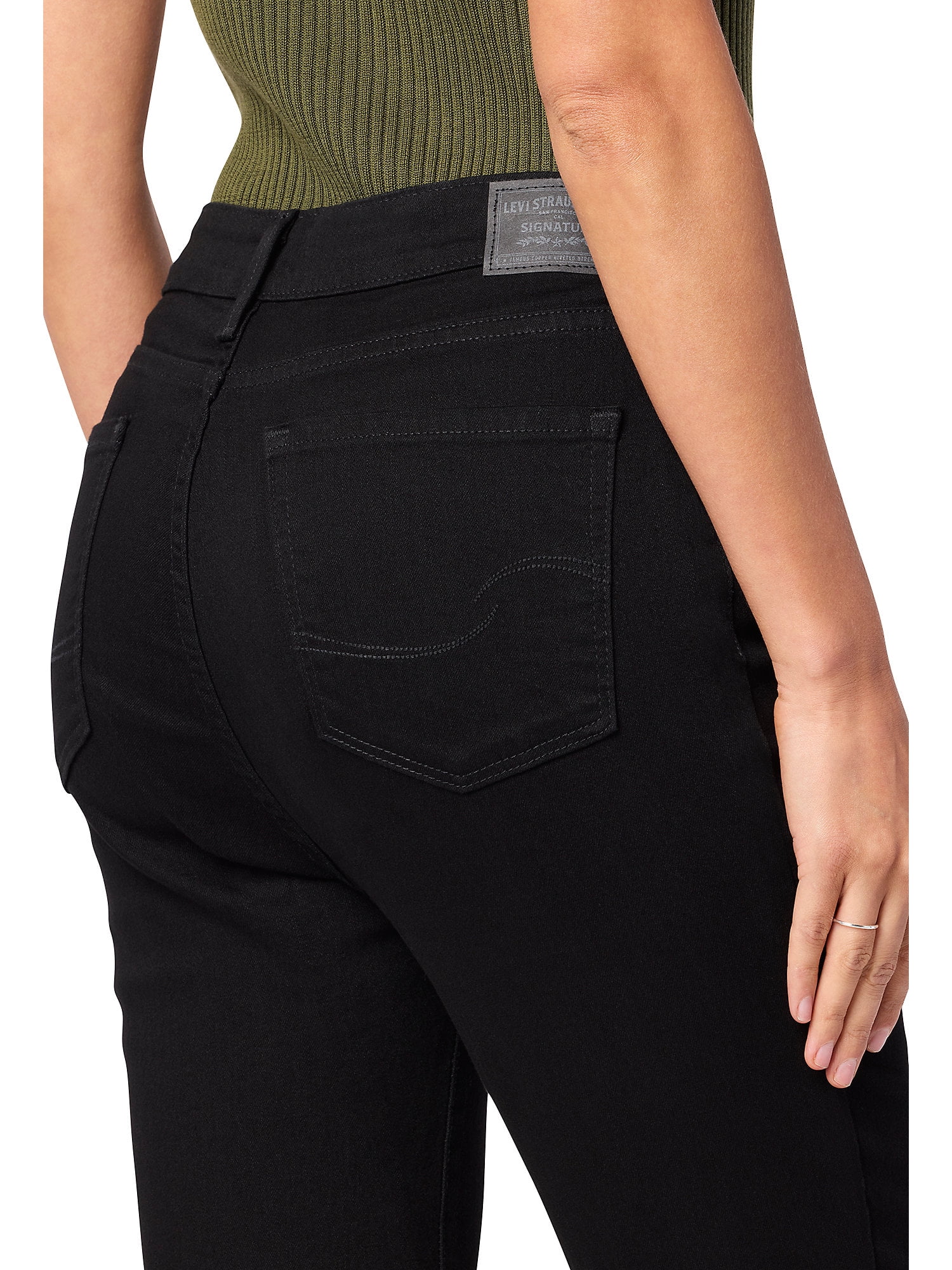 Levi Strauss Signature Women's and Women's Plus Mid Rise Capri Jeans, 25\