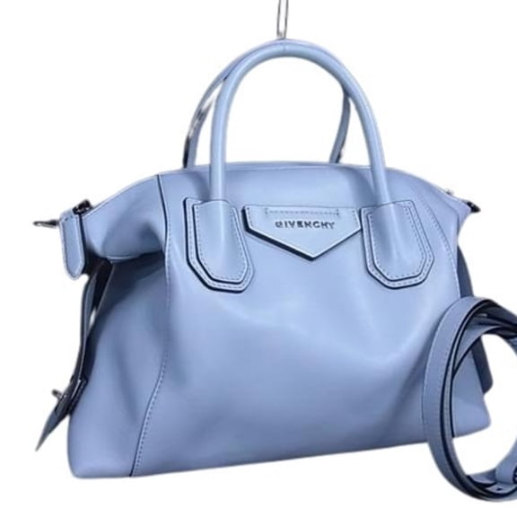 Pre-Owned GIVENCHY Antigona Soft Small Handbag in Light Blue Leather for Women