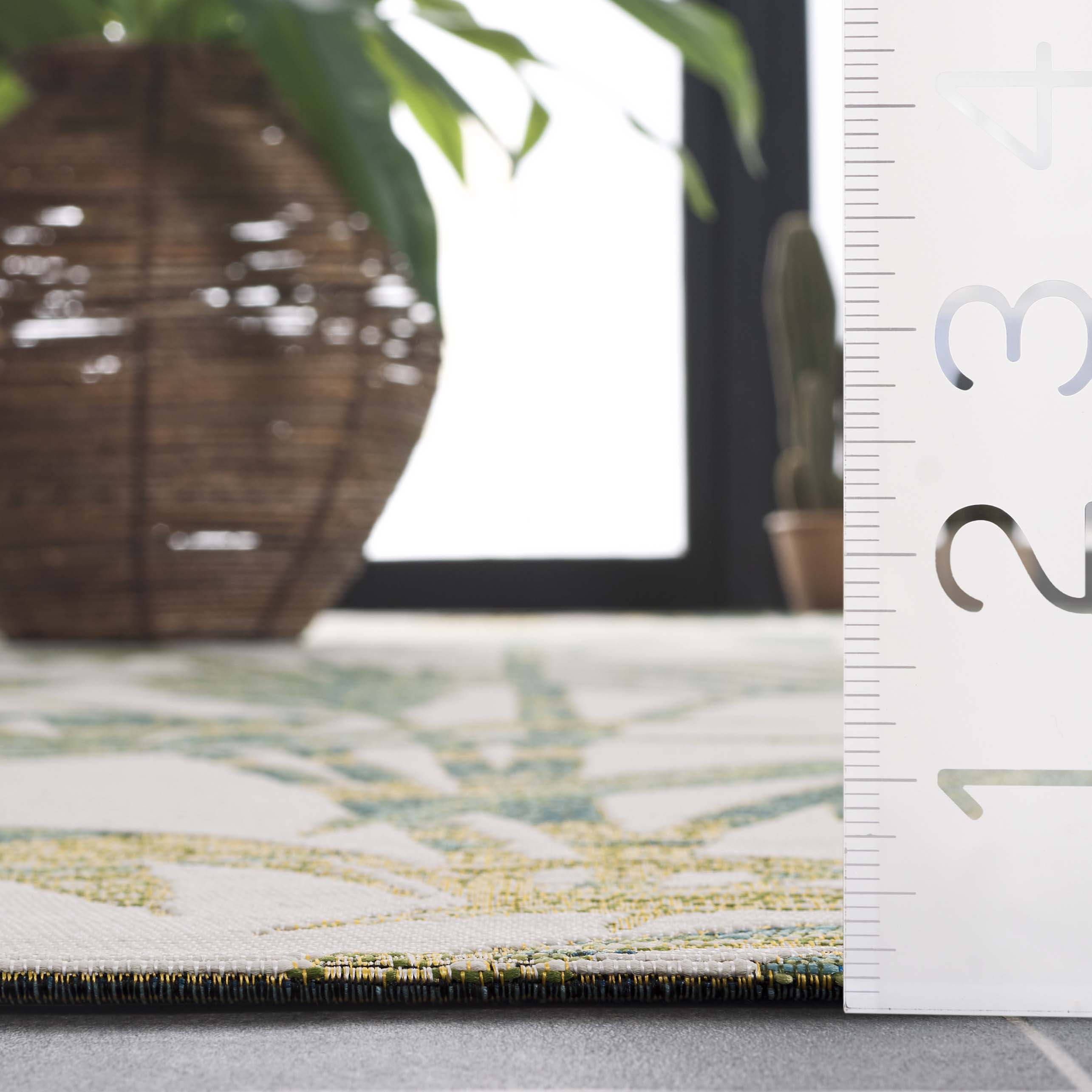 SAFAVIEH Barbados Cahir Botanical Indoor/Outdoor Runner Rug, Ivory/Green, 2'8" x 8'