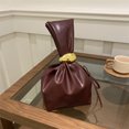 thumbnail image 3 of Bolso pequeño con personalidad elegante y diseño de nicho para mujer, otoño e invierno 2025, nuevo bolso tipo cubo con pliegues retro, estética simple, 3 of 5