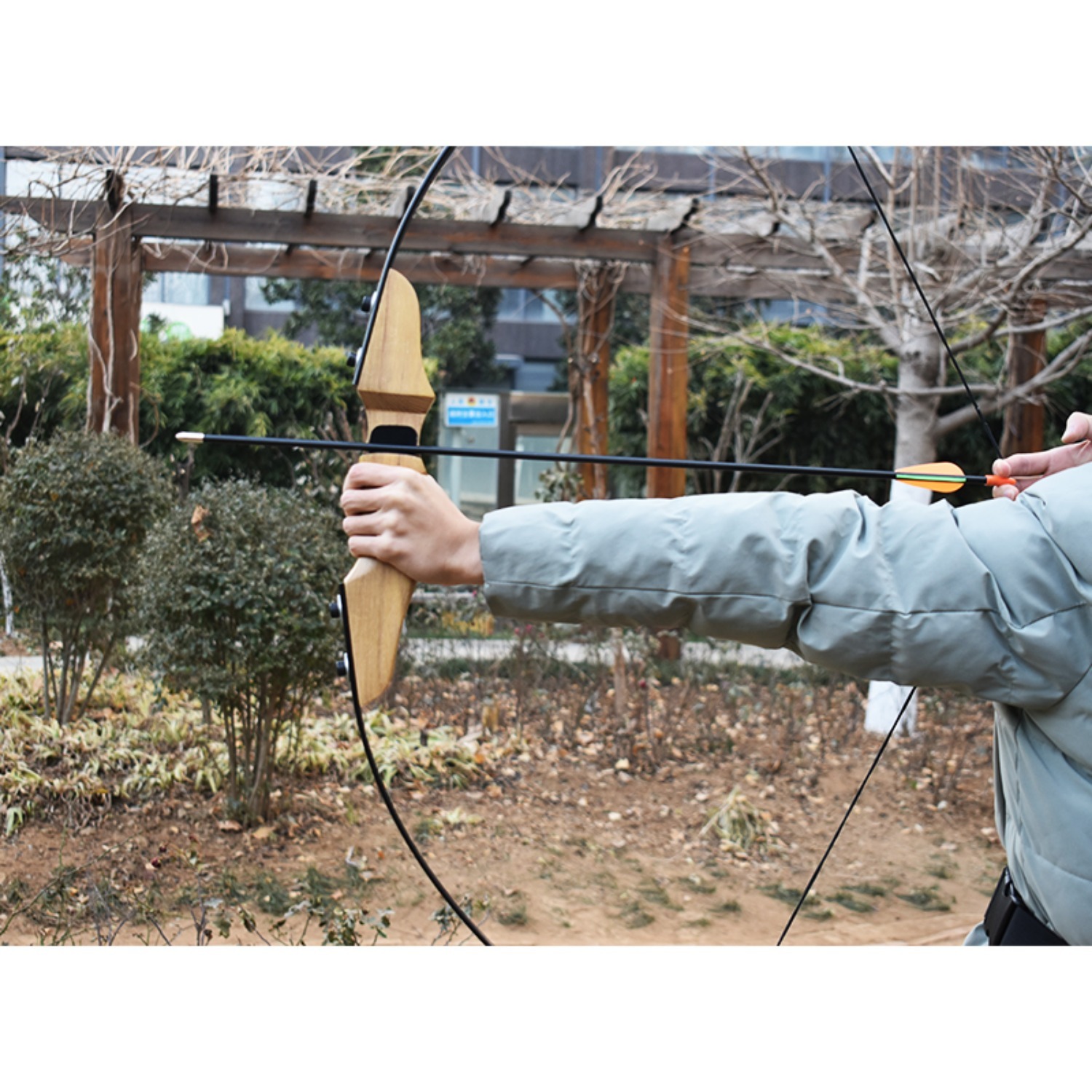 Piaoyu 40LB Right Handed Bow, Outdoor Adult Beginner Shooting Training Practice Traditional Wooden Recurve Bow and Arrow Set