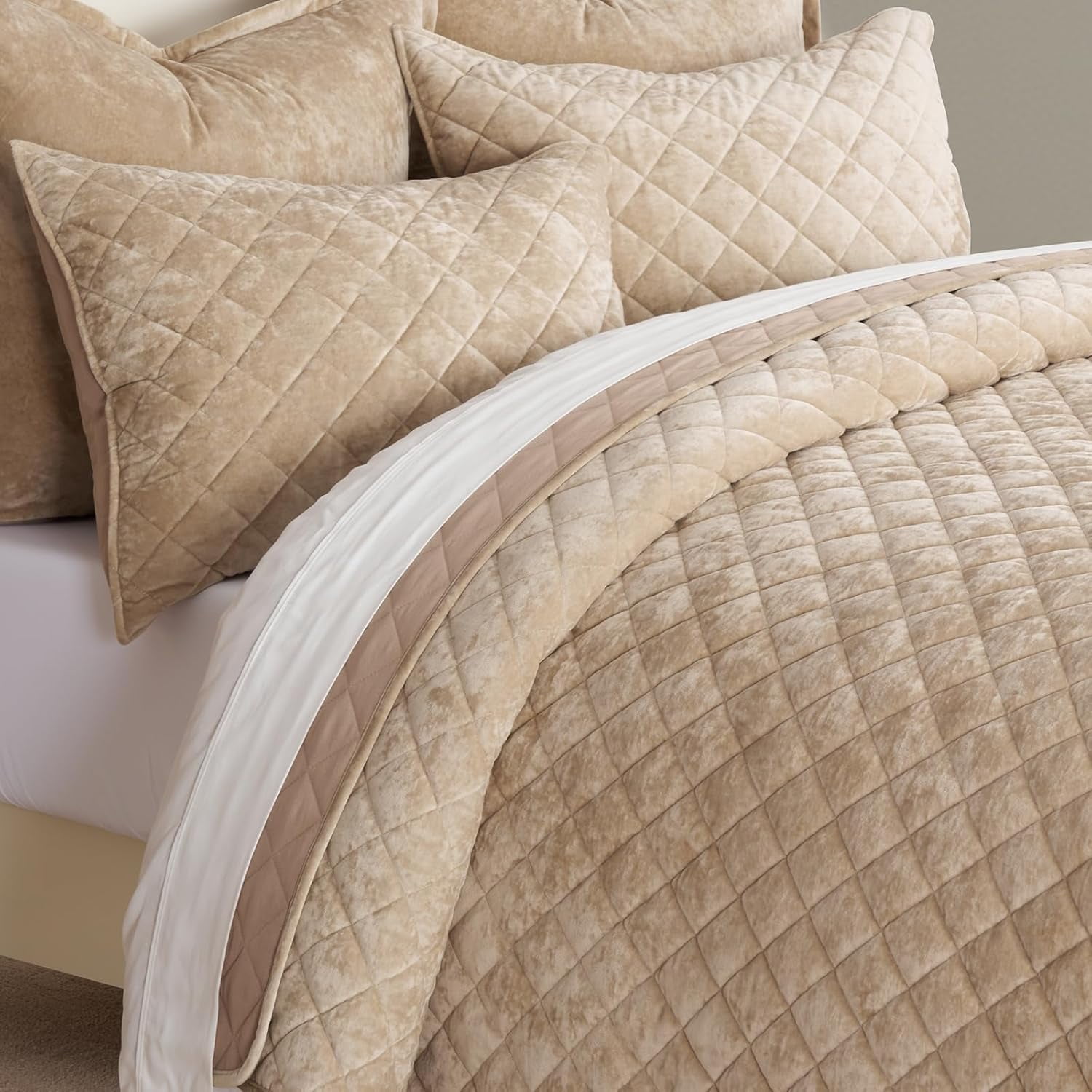 EVERGRACE Luxury Velvet Quilt Set Queen Size, Diamond Quilted Lightweight Velvet Comforter for All Season, Ultra Soft Oversized Bedspread Coverlet Bedding Set with 2 Pillow Shams, Beige Taupe