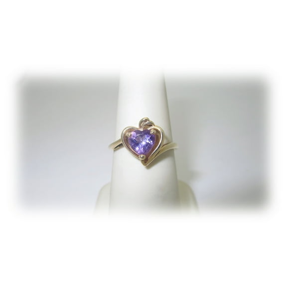 Amethyst Heart Ring Promise .80 ct 10K Solid Gold Size 6.25 February Birthstone