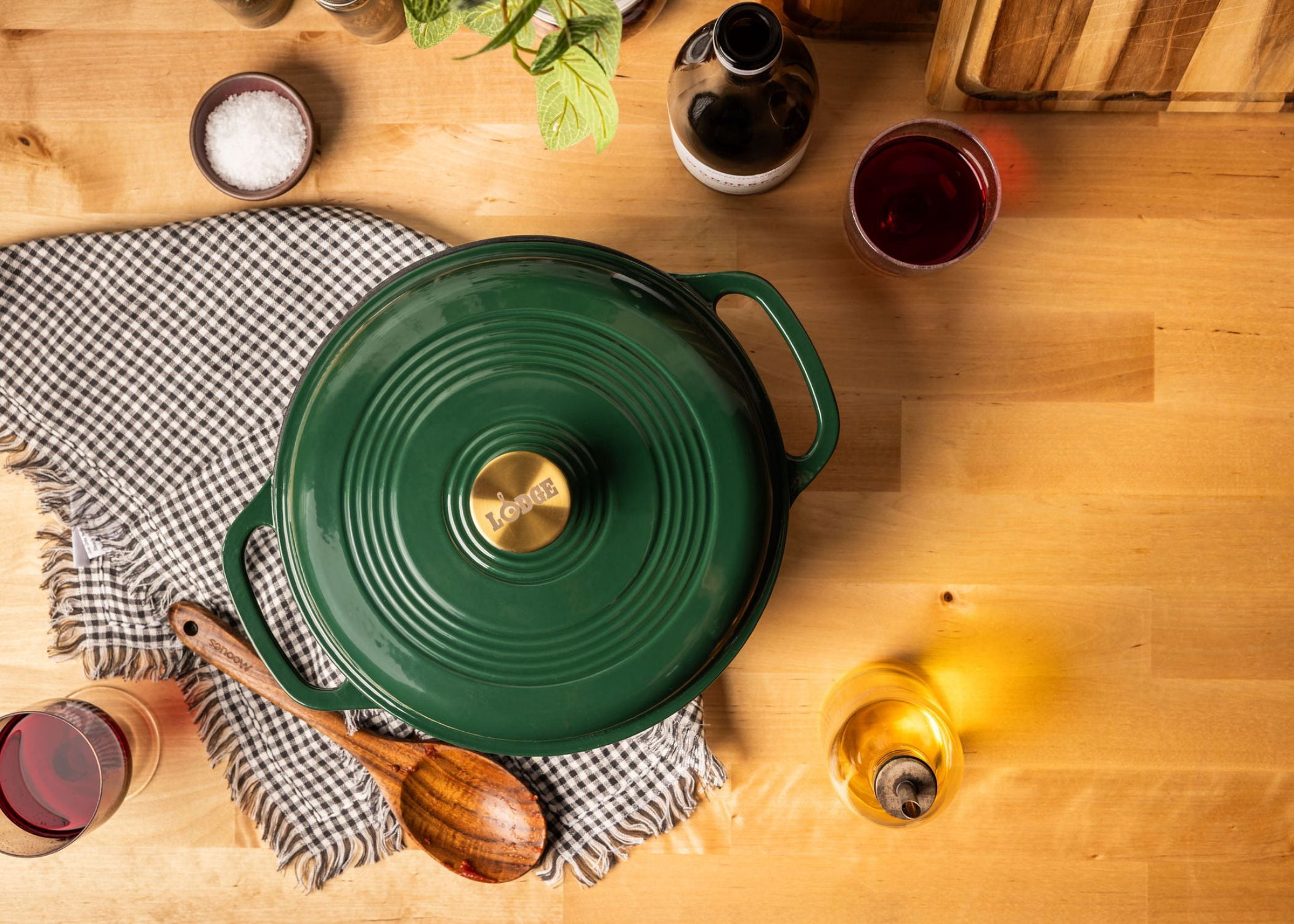 Lodge Cast Iron 6QT Emerald Enamel Dutch Oven with Gold Knob