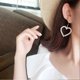thumbnail image 3 of Pendiente de aro grande colgante con perla blanca y negra con pasador de acero inoxidable, pendientes de aro grandes para mujeres y niñas, joyería L2: gancho de corazón de plata -, 3 of 5