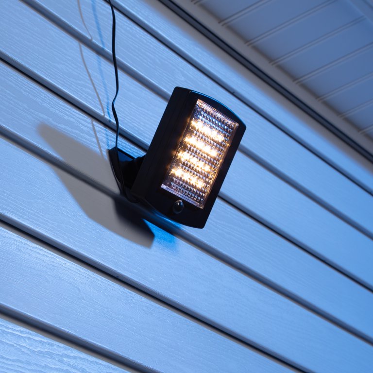 Hyper Tough 1500-Lumen Linkable Solar Street Light – Flood Light-318539