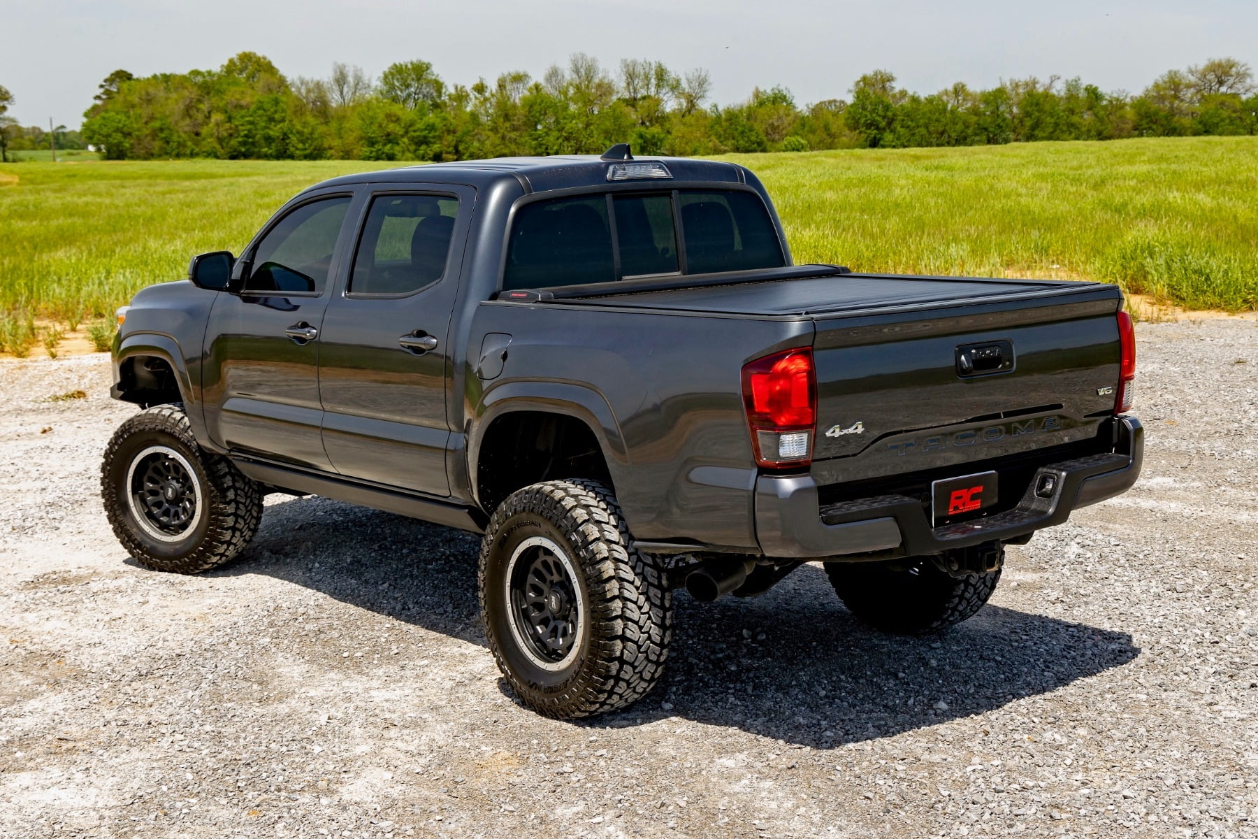 Rough Country Retractable Bed Cover for 16-23 Toyota Tacoma