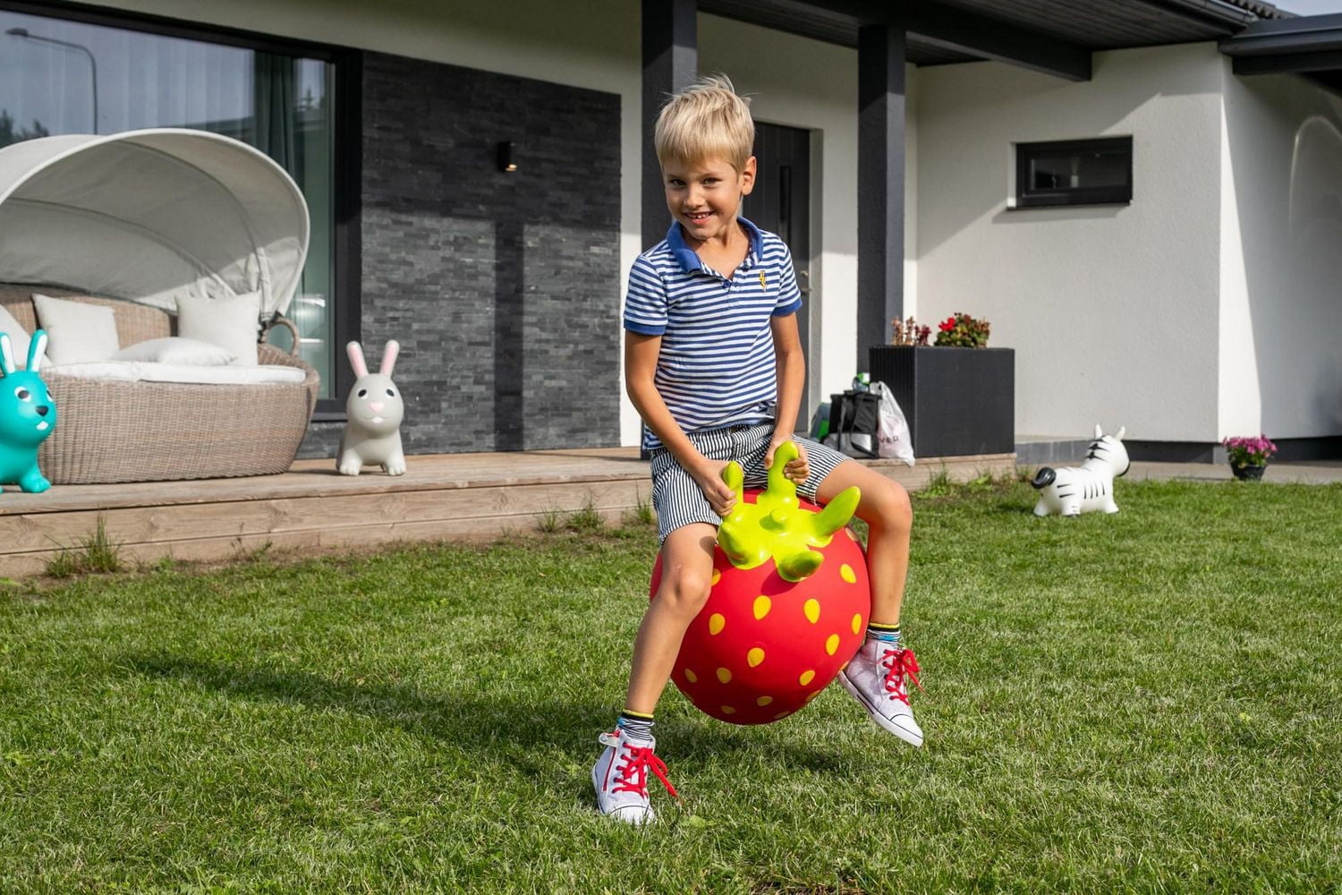 My First Jumpy Fruit, Fraise, Rouge