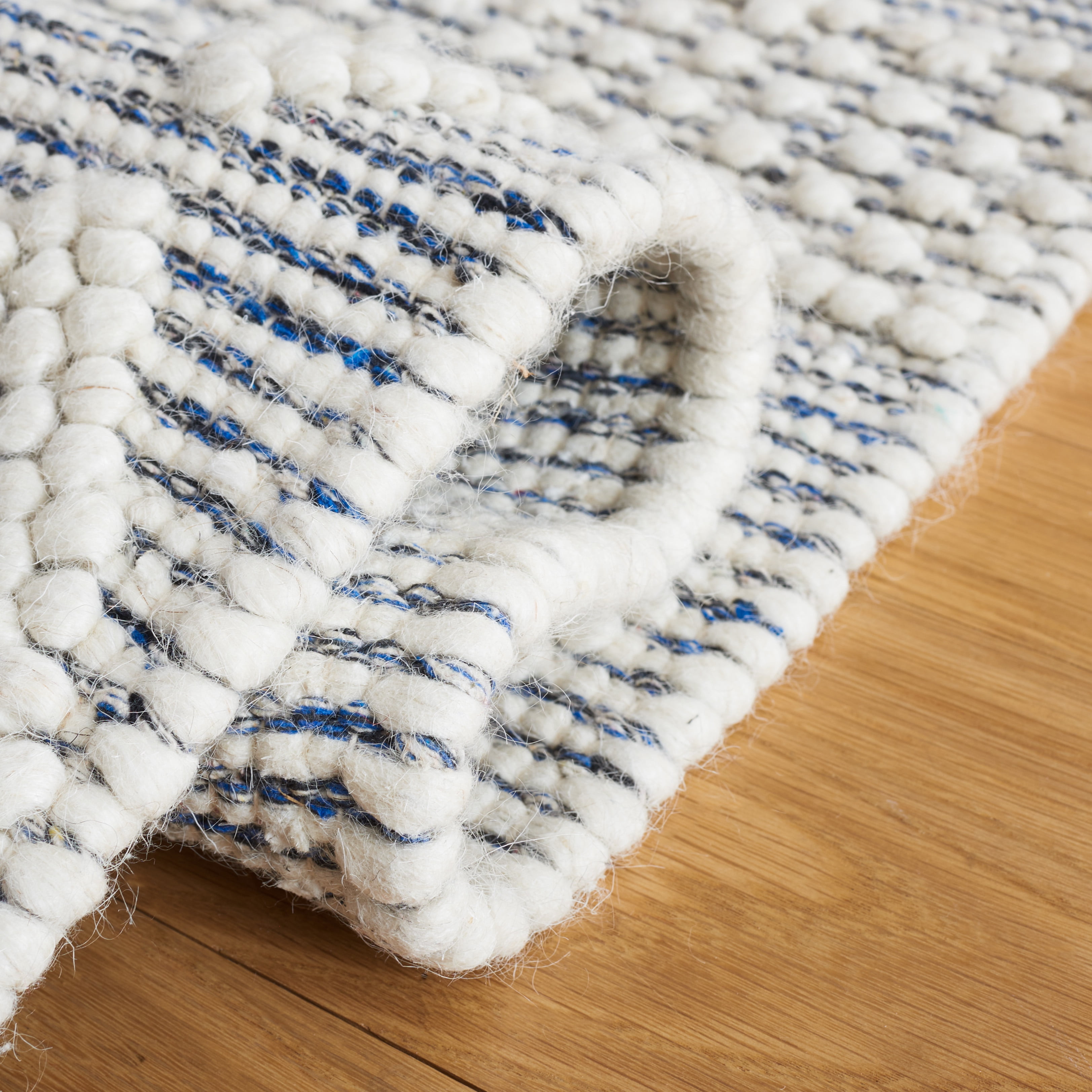 SAFAVIEH Vermont Wichita Aztec Area Rug, Ivory/Blue, 5' x 8'