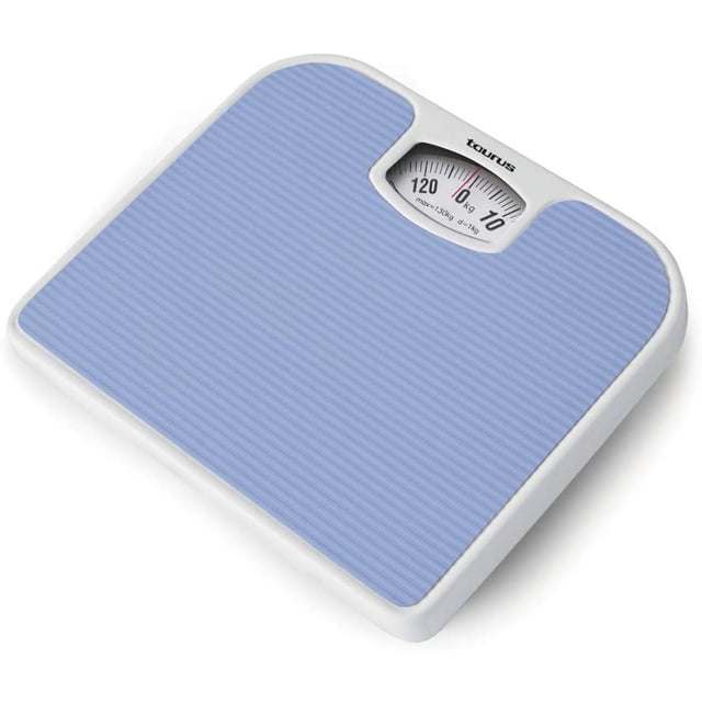 bascula personal taurus ob/elix 130kg gris báscula mecánica Taurus blanca con superficie antiderrapante azul claro; vista 3/4 superior de la plataforma texturizada y el indicador analógico hasta 130 kg, diseño compacto y esquinas redondeadas; ideal para seguimiento de peso en programas personales.