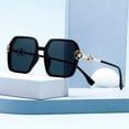 thumbnail image 3 of Gafas de sol retro de moda con protección UV y marco poligonal ultraligero, 3 of 3