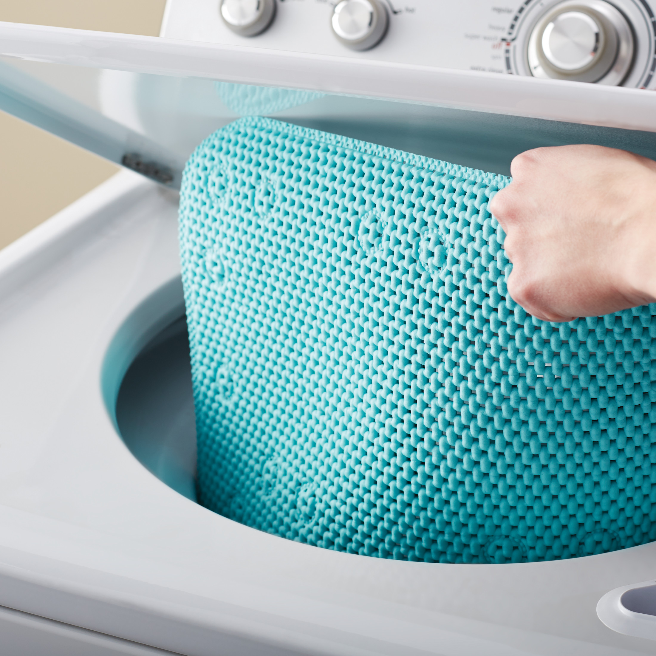 Mainstays Blue Cushioned Foam Bathtub Mat, 17" x 36" photo 5