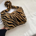 thumbnail image 3 of Bolso de hombro de Felpa con diseño de animales Likrtyny Para mujer color Leopardo rosa, 3 of 7