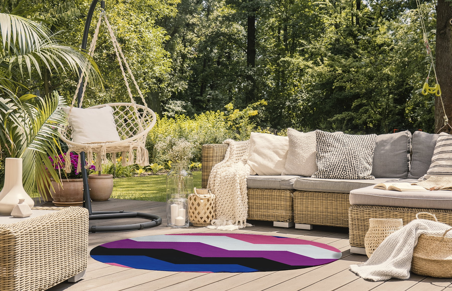 Simply Daisy 5' Round Genderfluid Chevron Genderfluid Chevron Chenille Indoor/Outdoor Rug