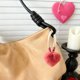 thumbnail image 4 of Accesorios de Bolso Rojo Lindo, Bufanda Diseñada en la Forma de un Corazón, 4 of 6