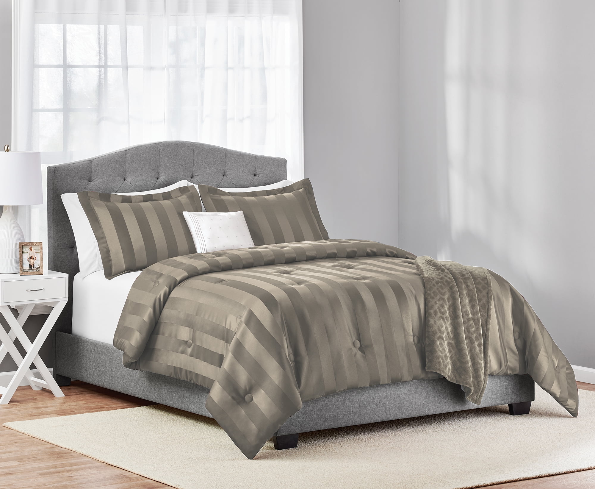 Mainstays 5-Piece Damask Stripe Comforter Set with Throw and Décor Pillow, Full/Queen