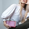 thumbnail image 4 of WJCD Bolso de mano transparente con caja de acrílico para mujer, bolso de noche cruzado pequeño y transparente, correa de cadena dorada aprobada por el estadio, 4 of 5