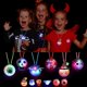 thumbnail image 5 of Juguetes de recuerdo para fiestas de Halloween para niños, 24 piezas, anillos, collares, pulseras, broches con luces LED de Halloween, juguetes iluminados que brillan en la oscuridad para fiestas, 5 of 5