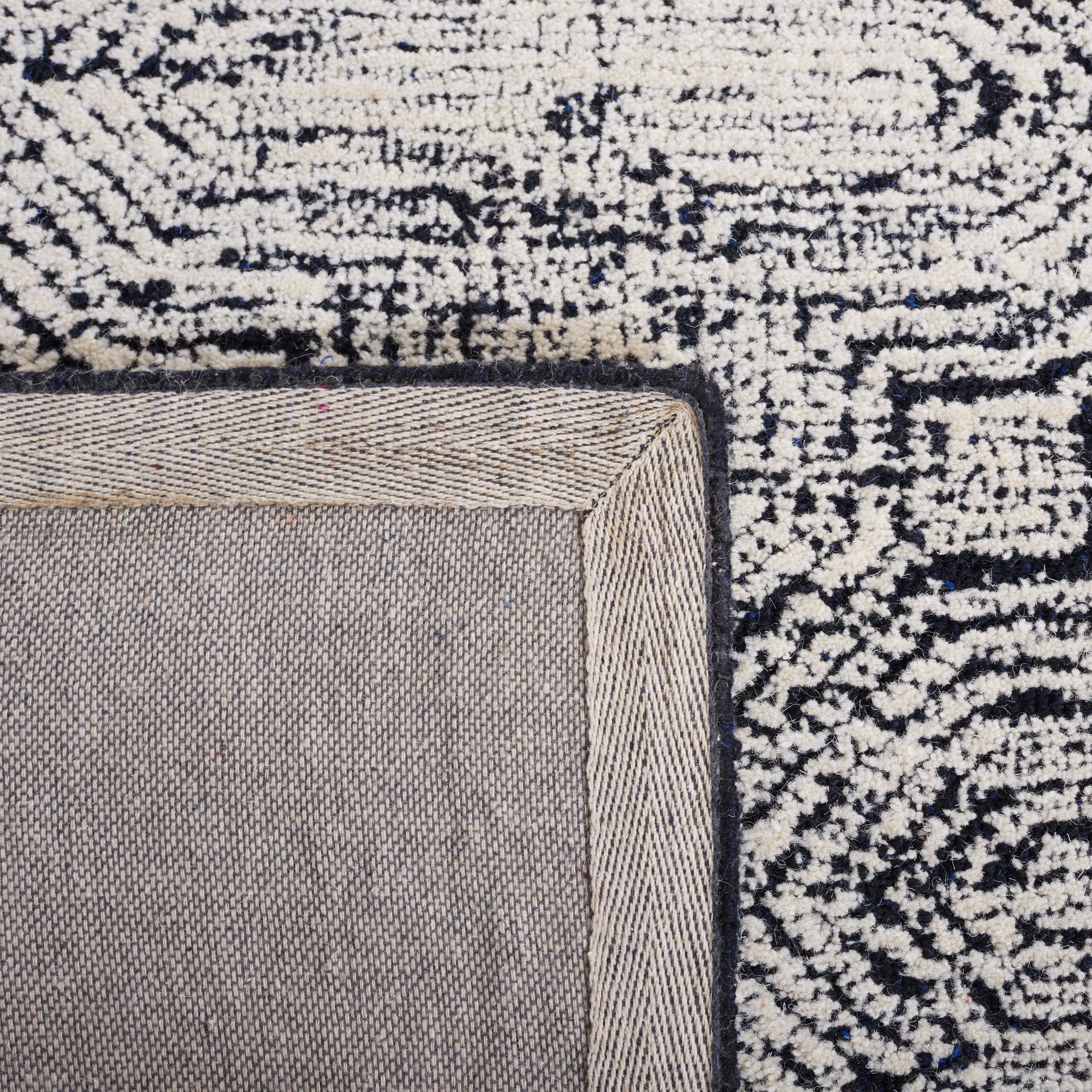 SAFAVIEH Metro Clover Geometric Area Rug, Black/Ivory, 8' x 10'