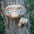 thumbnail image 4 of Resina Alien Tree Hugger Garden Peeker Yard Art Funny Wall Whimsical Tree kusrkot Abrazador de árboles, 4 of 8