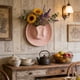 thumbnail image 4 of Jarrón colgante de cerámica con forma de sombrero de vaquero | Maceta de pared y botella decorativa para flores pequeñas y bolígrafos | Decoración de estilo western para el hogar y la oficina, 4 of 8