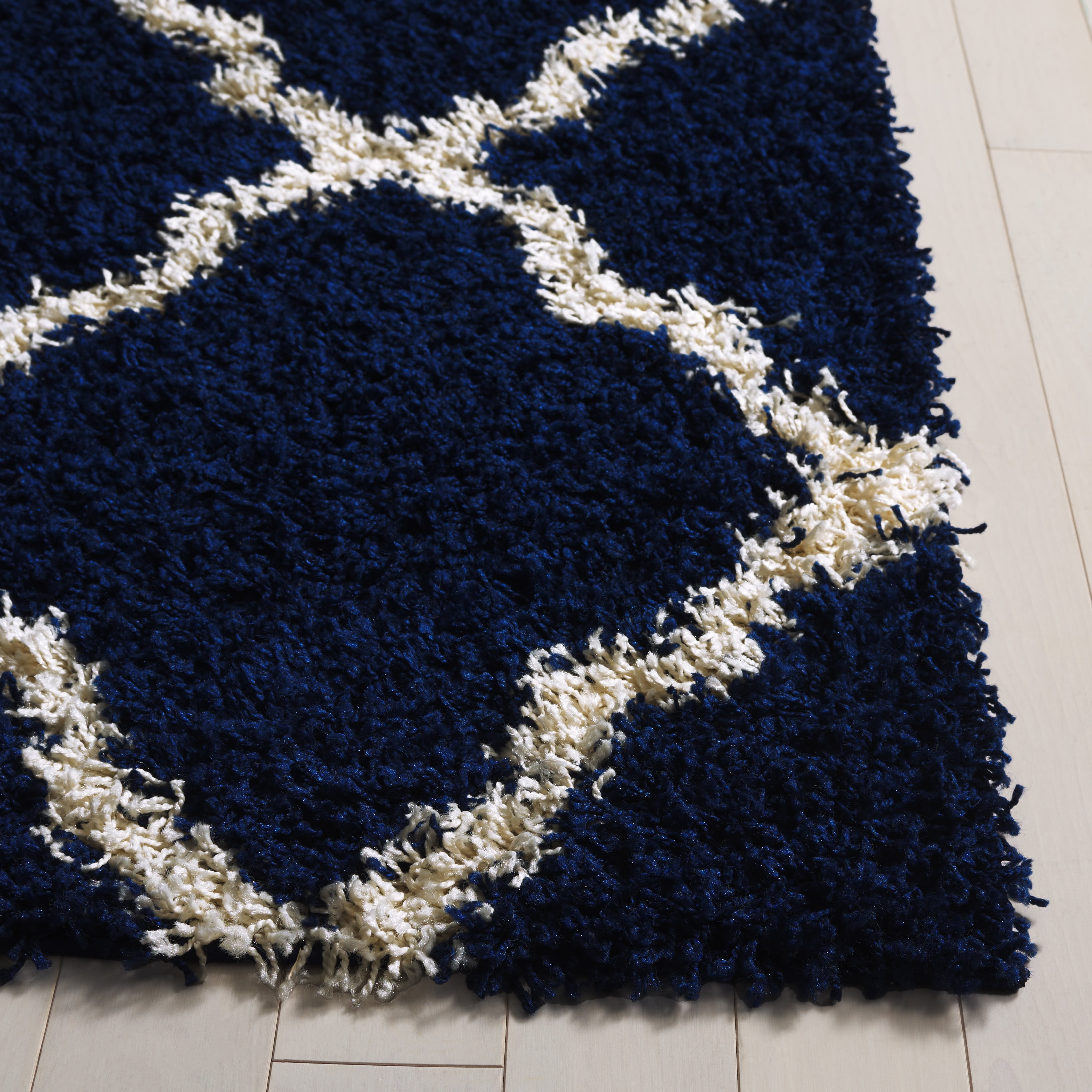 SAFAVIEH Dallas Belinda Geometric Shag Runner Rug, Navy/Ivory, 2'3" x 10'