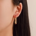 thumbnail image 3 of Pendientes de aro de aleación de gran tamaño con brillo resplandeciente para mujeres vanguardistas Golden Glam, 3 of 6