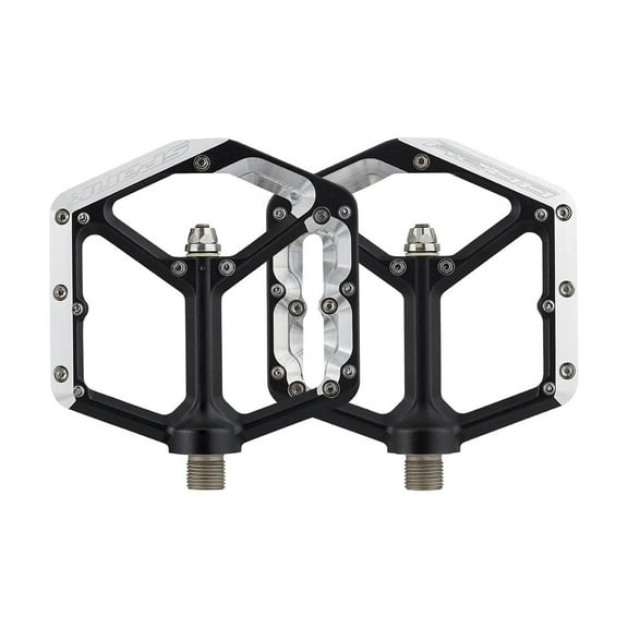 Spank Oozy Mountain Bike Platform Pedals 9/16" Alloy 18 Replaceable Pins Black