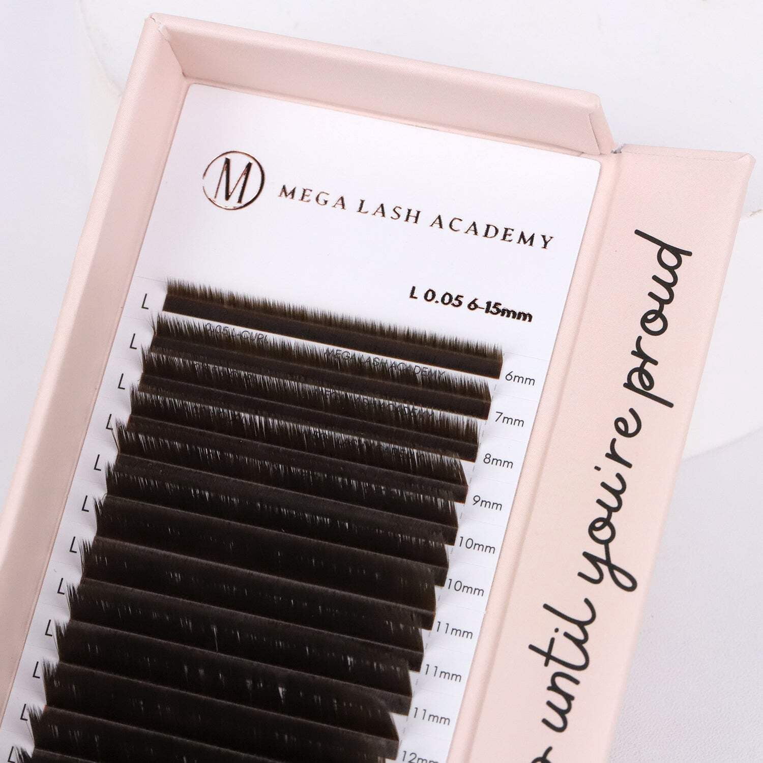 Easy Fanning Cashmere Lashes - Brown