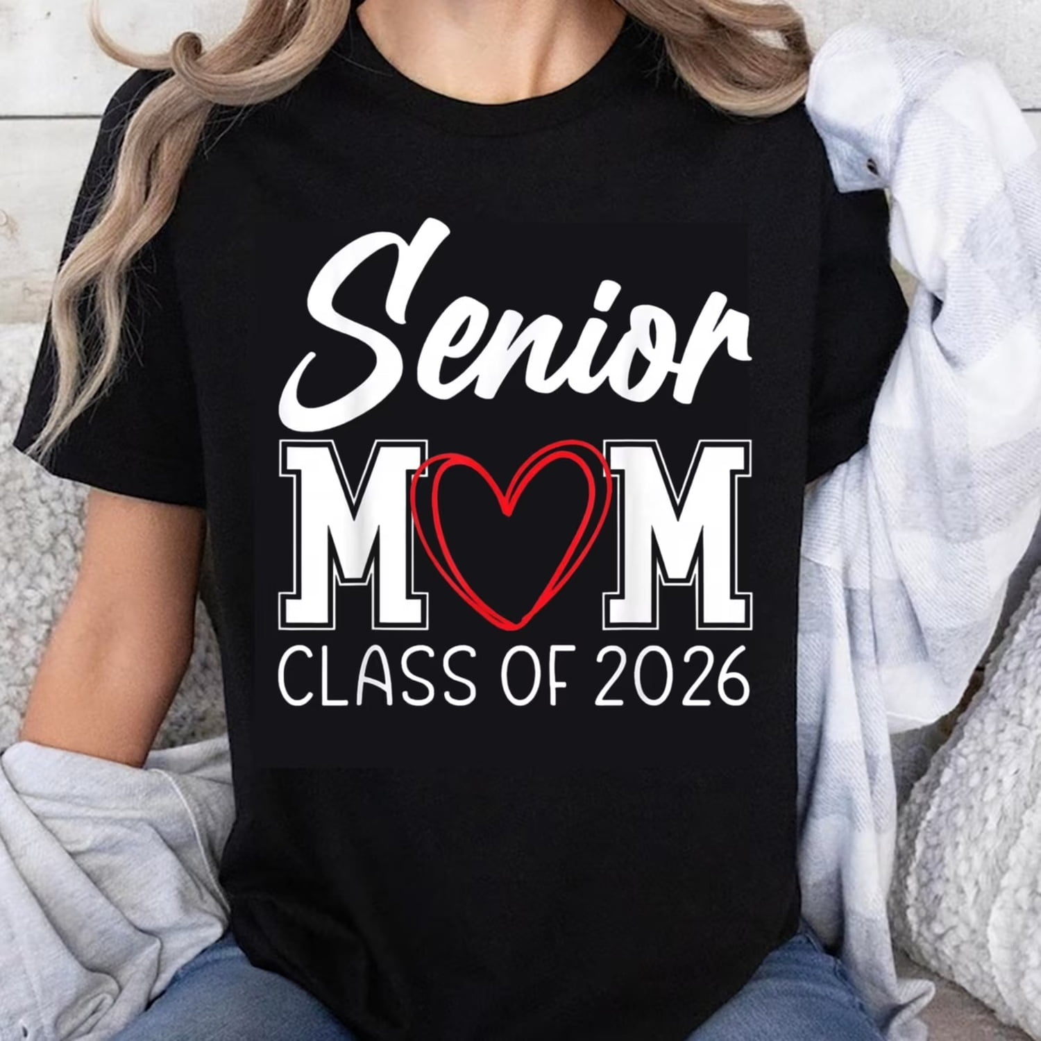 Women's Senior Mom Class of 2026 Heart Graphic Casual Short Sleeve T-Shirt
