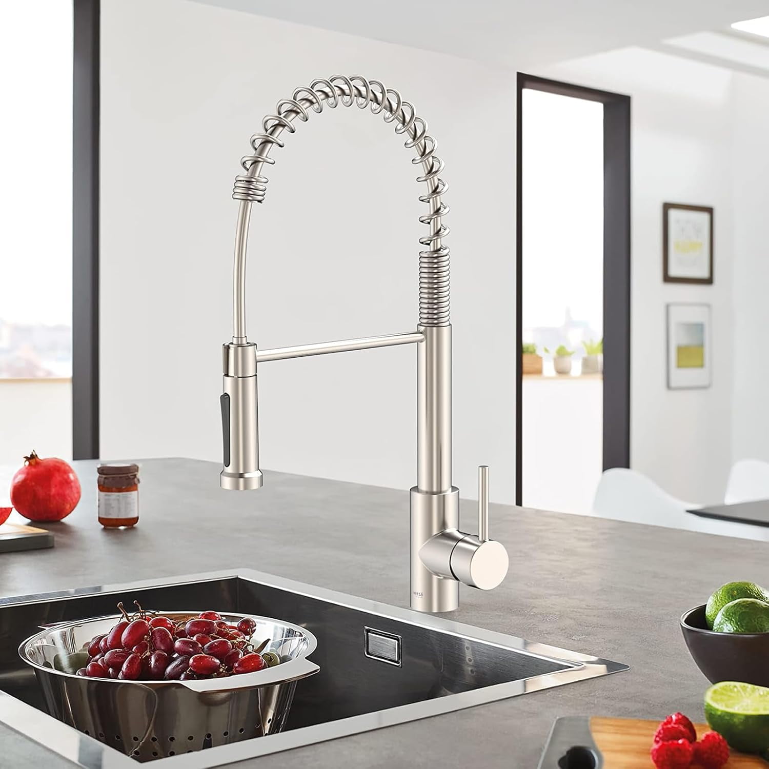 VETTA Silver Kitchen Faucet with Lever Handle