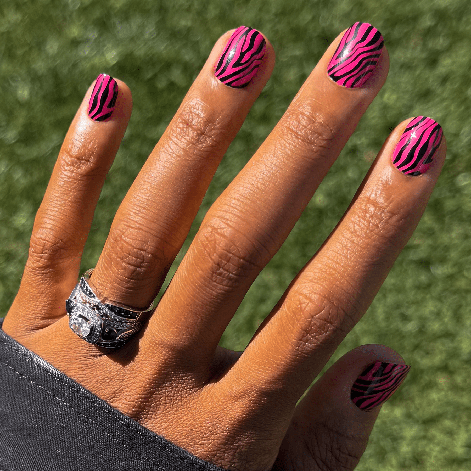 Olive & June Super Stick Mani Extra Short Squoval Press-On Tabs, Pink Zebra, 32 Pieces
